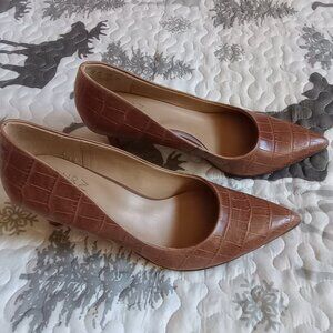 Women's naturalizes pumps